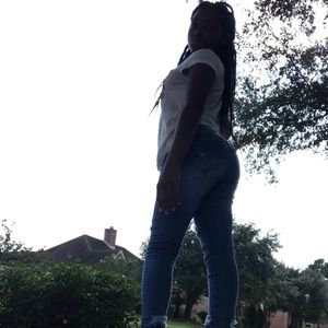 Meet your Posher, Alantis